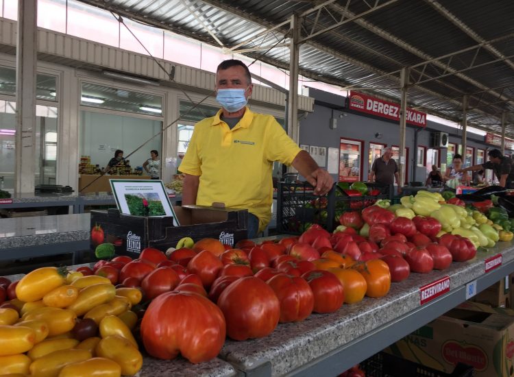 Domaći ajvar obitelji Radiković na Gradskoj tržnici
