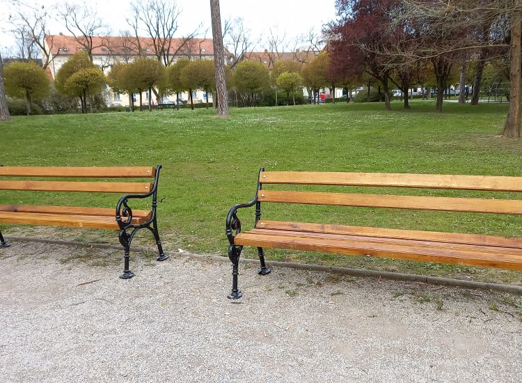 Postavljena nova urbana oprema u gradskom parku