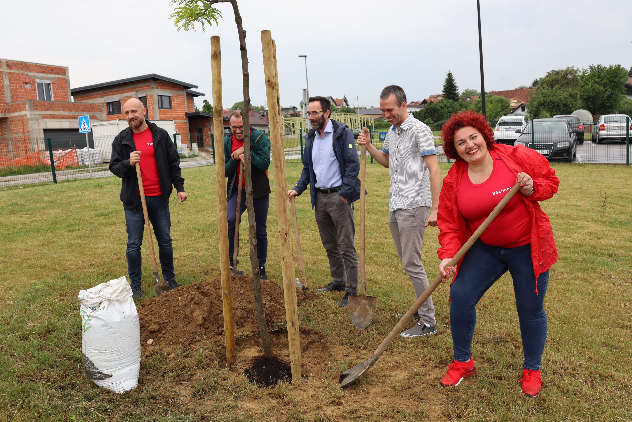 U OŠ Podolice tvrtka Scheer Adriatic posadila dva stabla za drugi rođendan
