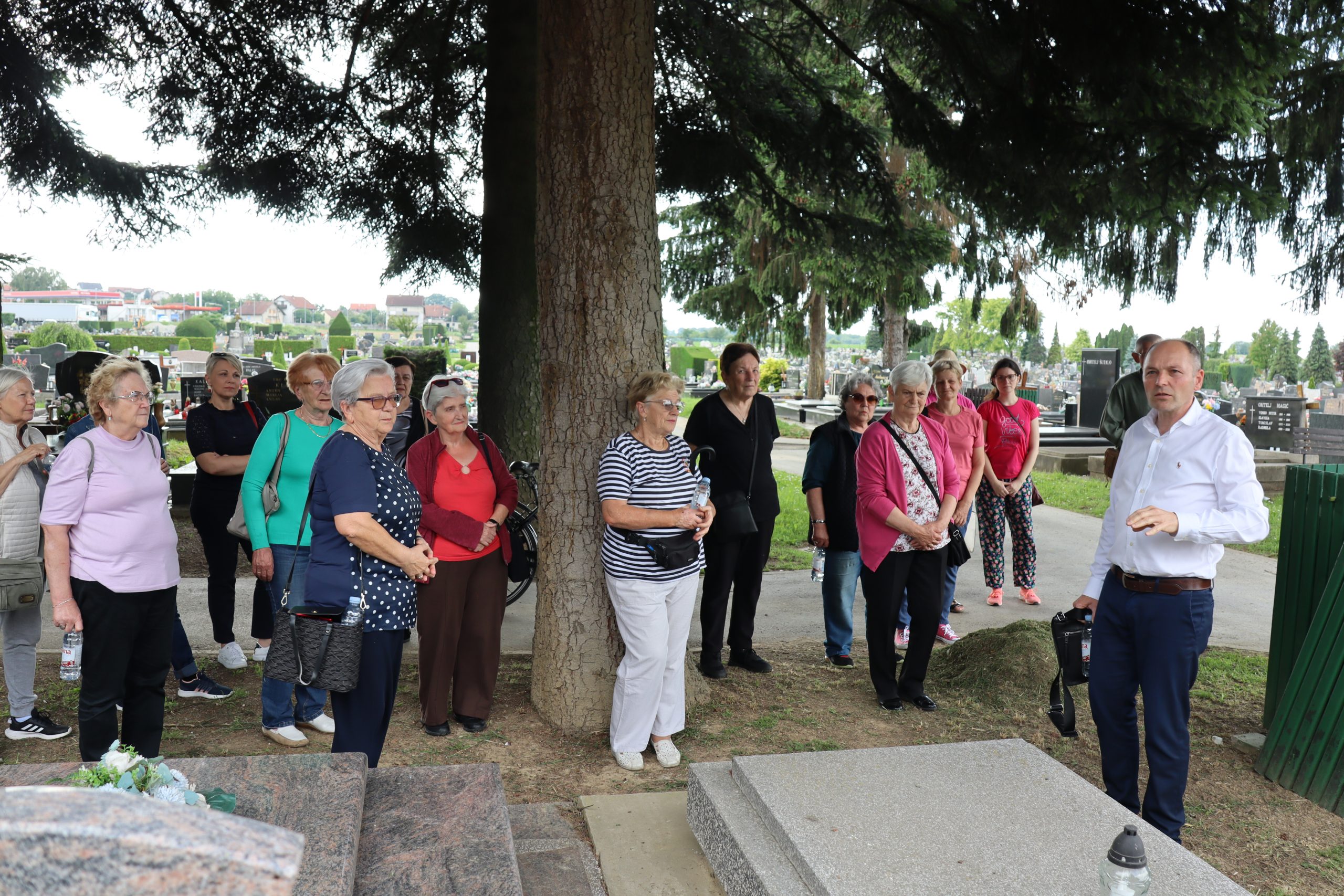 Edukativna šetnja ispričala povijest Gradskog groblja
