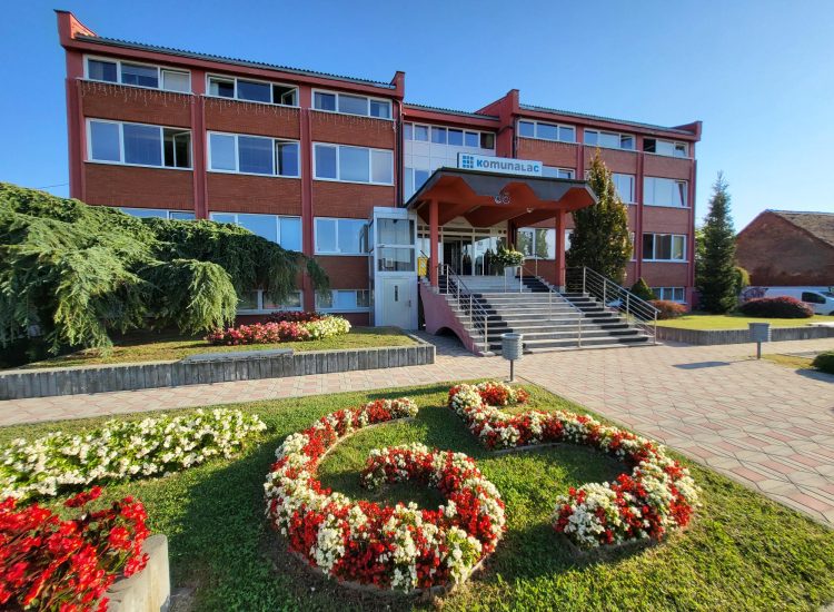 Begonije zavladale i zelenom površinom ispred Komunalca