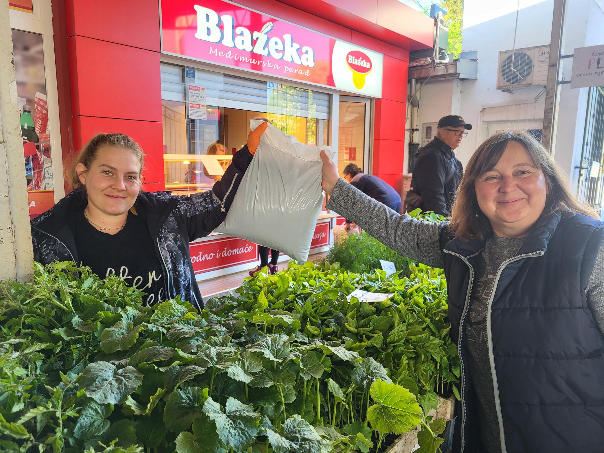 Na Dan Komunalca zakupci oslobođeni plaćanja maltarine, dobili kompost i zasladili se u Smuteku