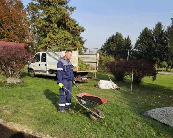 Komunalac uredio okoliš škole u Novigradu Podravskom