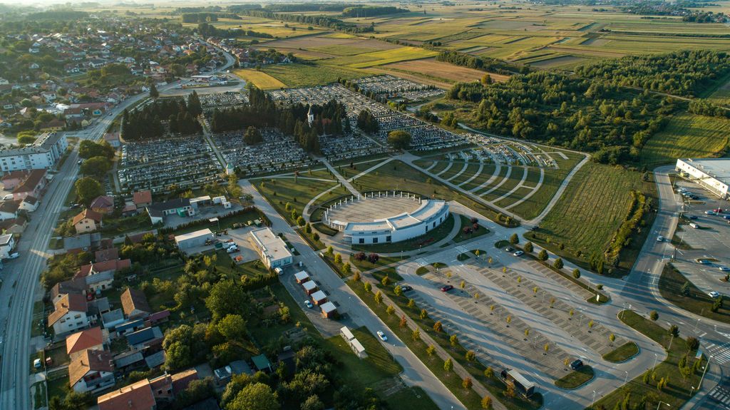 OTVORENI JAVNI NATJEČAJ za prodaju zgrada i dvorišta