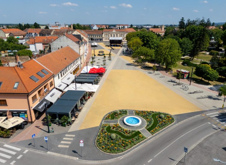 Rascvjetana fontana na Zrinskom trgu, novi foto point ljeta
