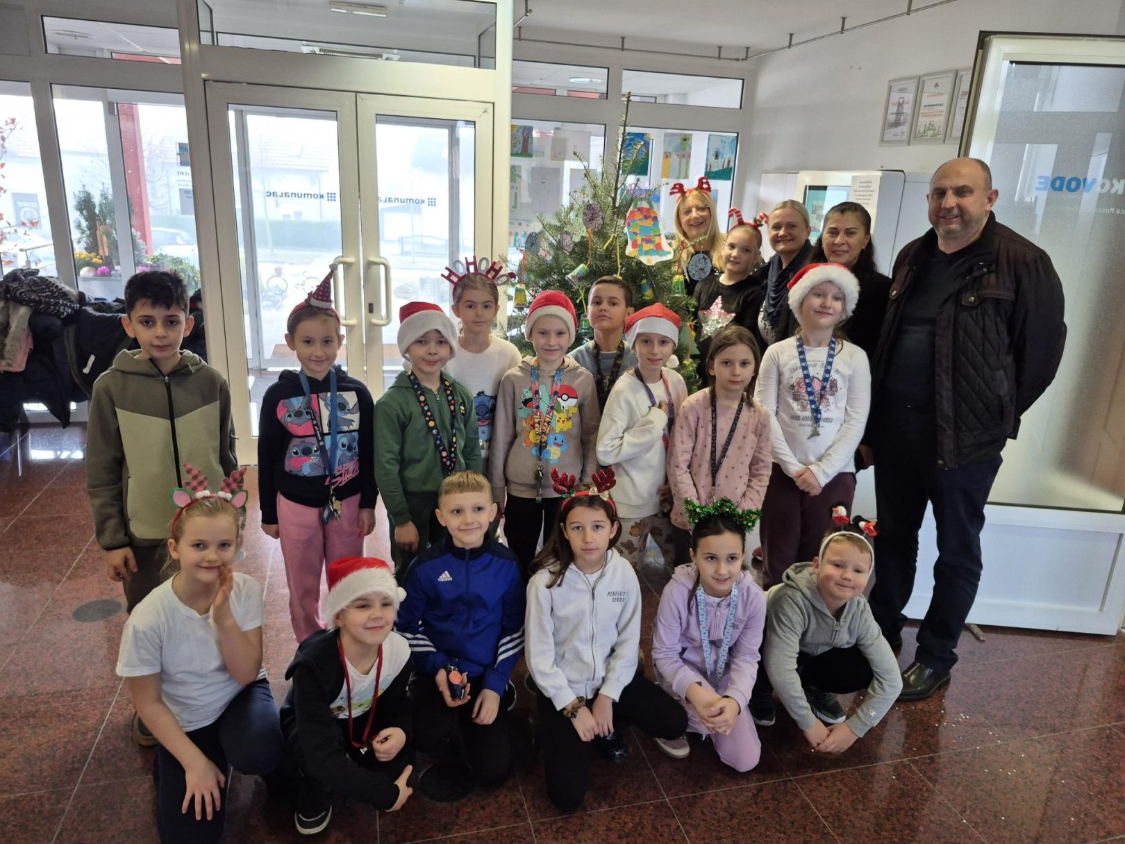 Predbožićno veselje u Komunalcu uz kreativne eko ukrase