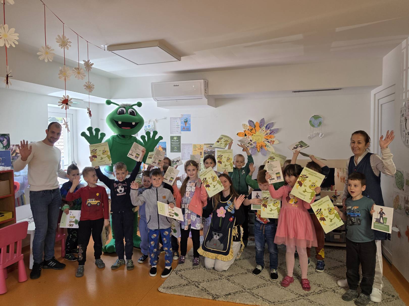 Mirko Reciklirko vodio mališane kroz svijet recikliranja i kompostiranja u Novigradu Podravskom