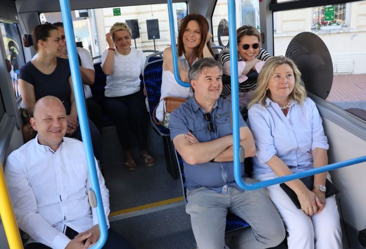 Bus Ko pocetna konferencija 2026