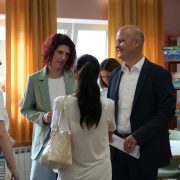 Veselo u skolu press