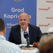 Veselo u skolu press